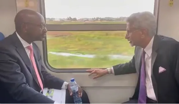 Indian External Affairs Minister Jaishankar and Mozambican Transport Minister Magala Take a Ridee on 'Make in India' Train