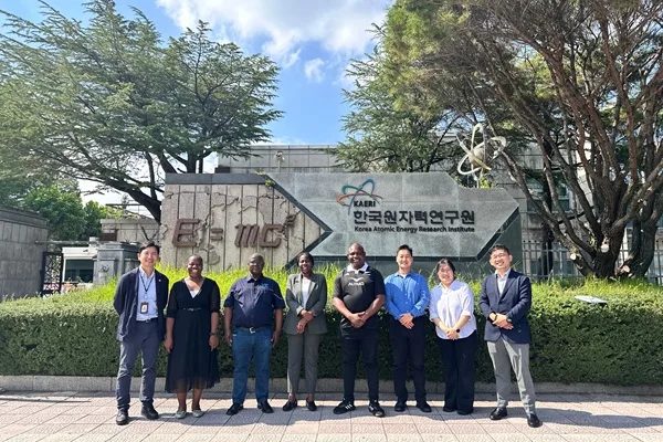 Zimbabwean Delegation Visits Korea Atomic Energy Research Institute