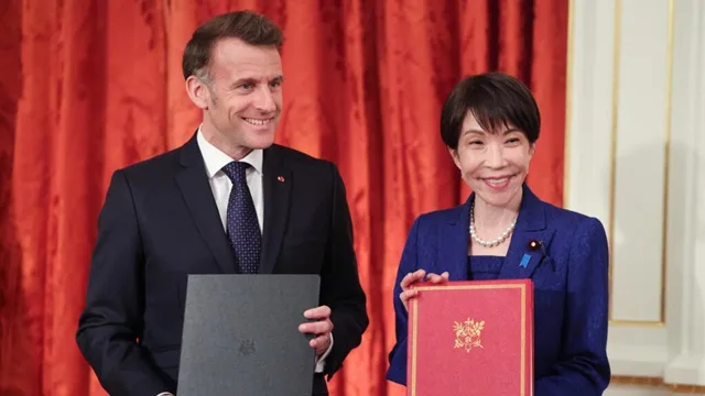 Japan and France Signed Several Agreements During Macron's Visit