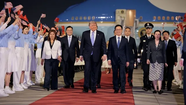 China's VP HAN Zheng Greets US President Donald TRUMP at Beijing Airport