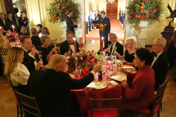 Apple Tim Cook, AMD Lisa Su, Nvidia Jensen Huang and Tesla Elon Musk at top table